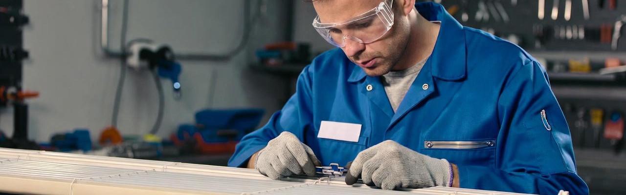 Reparación de una persiana atascada en Móstoles